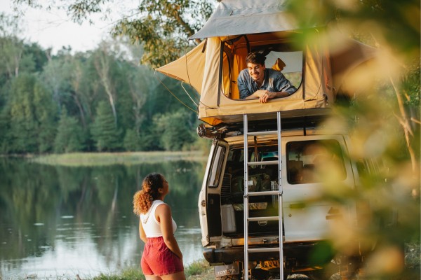 Planejar uma Viagem de Camping Sustentável com um Camp Car