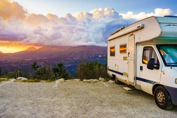 Lugares Incríveis para Acampar de Trailer em Áreas Remotas e Privativas